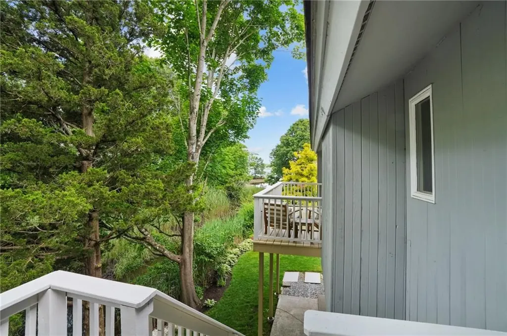 49 Riverside Drive Barrington RI 02806