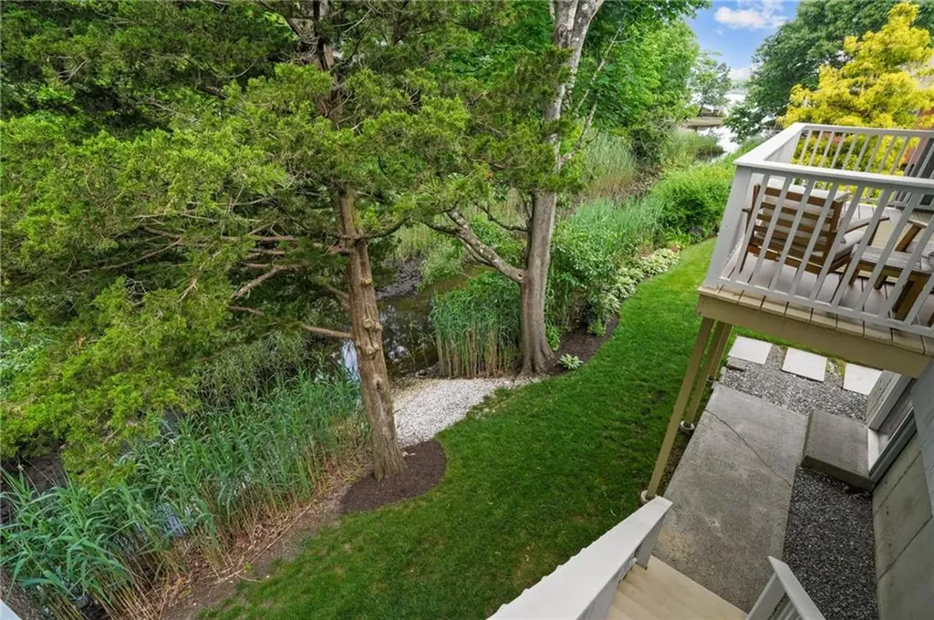 49 Riverside Drive Barrington RI 02806