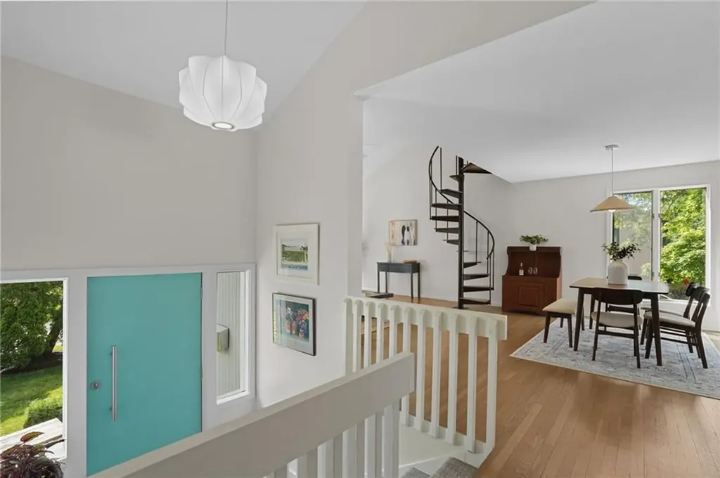 49 Riverside Drive Barrington RI 02806