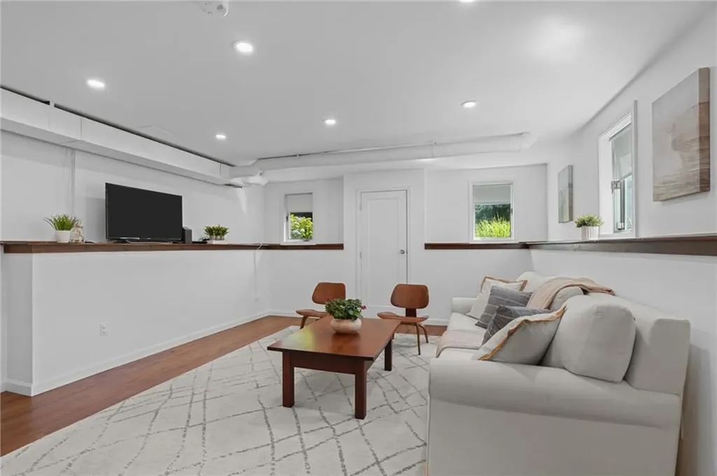 49 Riverside Drive Barrington RI 02806