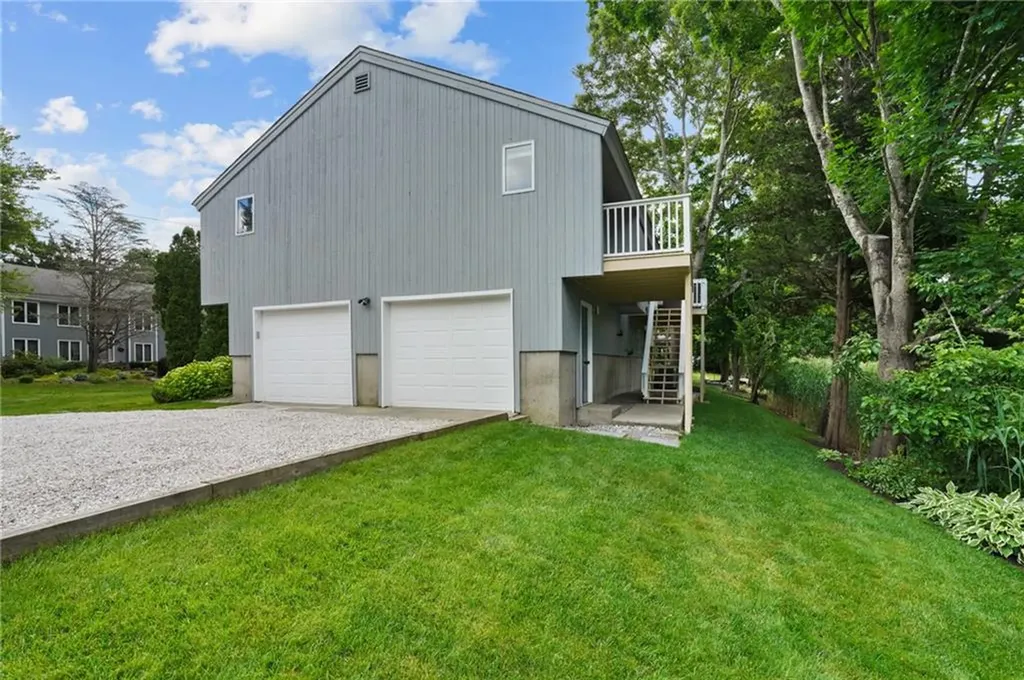 49 Riverside Drive Barrington RI 02806
