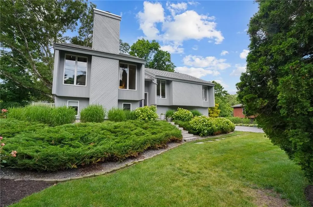 49 Riverside Drive Barrington RI 02806
