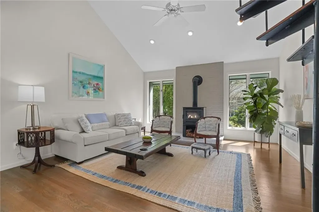 49 Riverside Drive Barrington RI 02806
