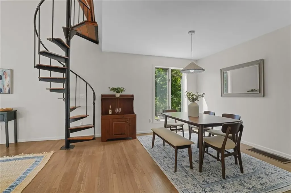 49 Riverside Drive Barrington RI 02806