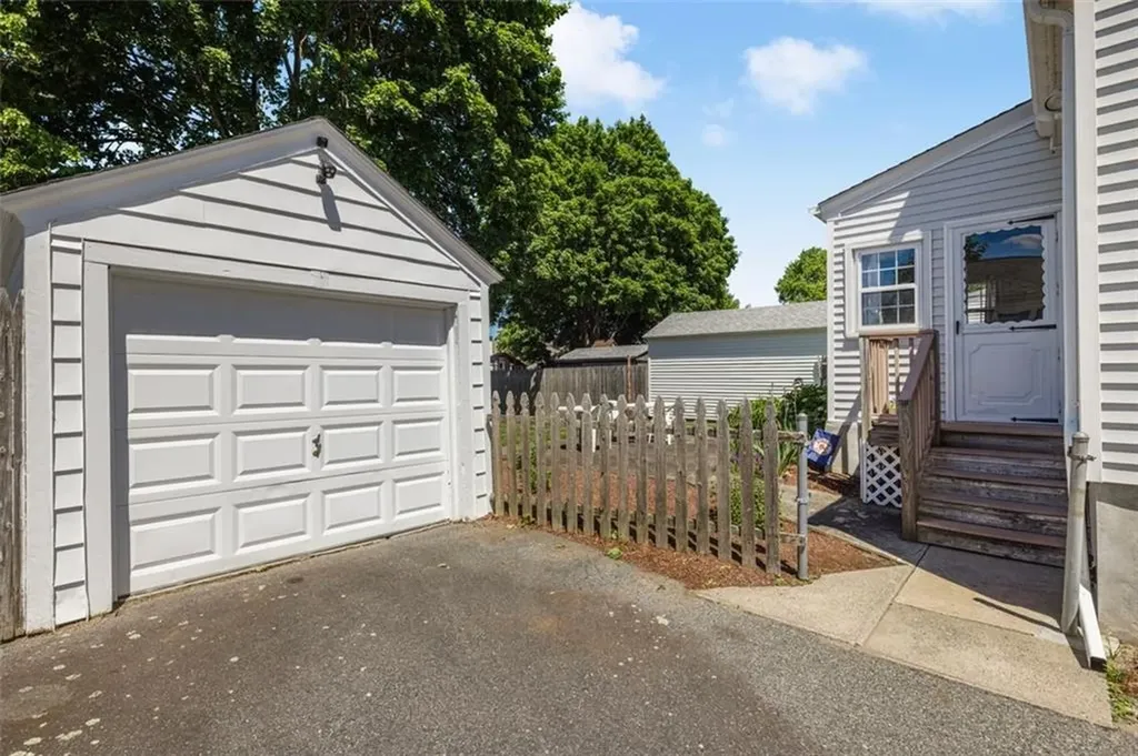 165 Woodhaven Road Pawtucket RI 02861