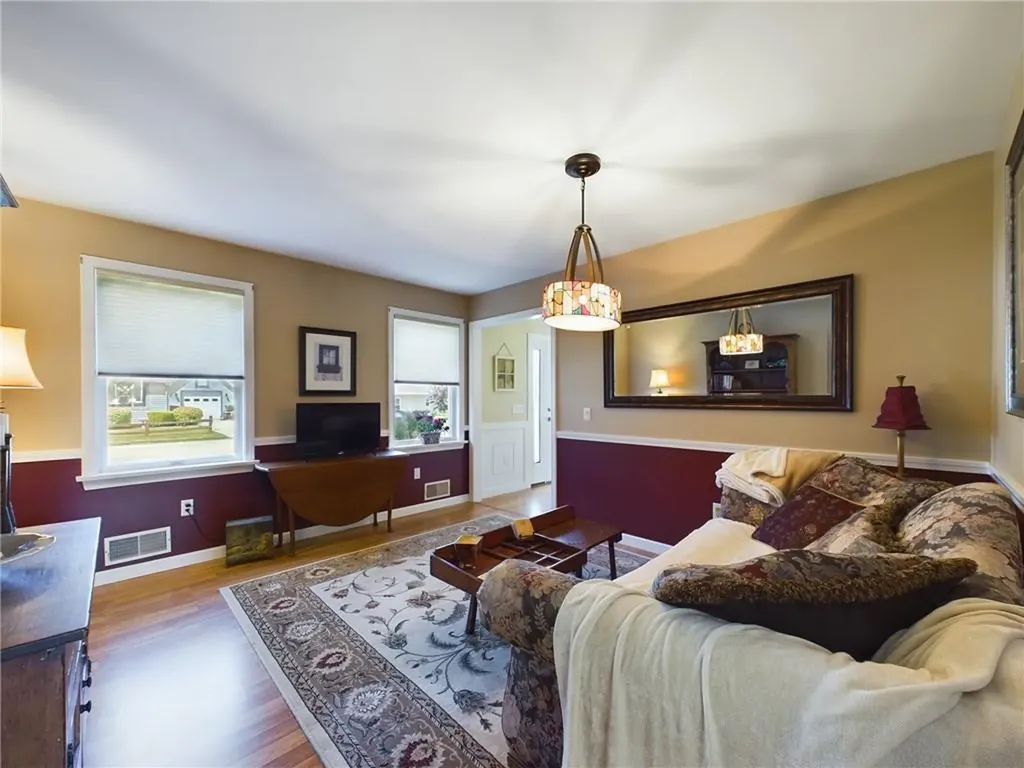 46 Pleasant Avenue Narragansett RI 02882