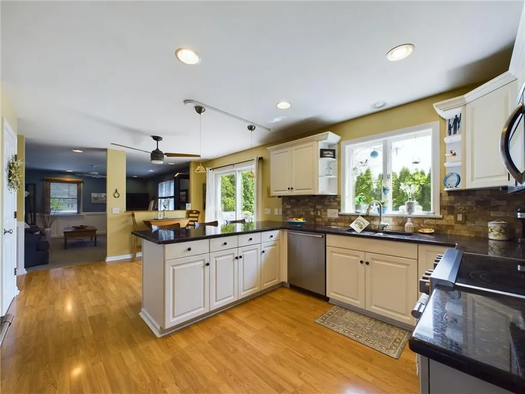 46 Pleasant Avenue Narragansett RI 02882
