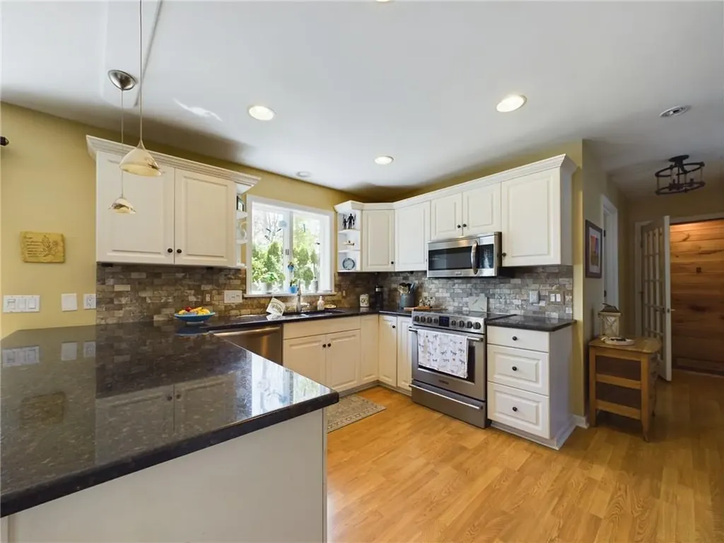46 Pleasant Avenue Narragansett RI 02882