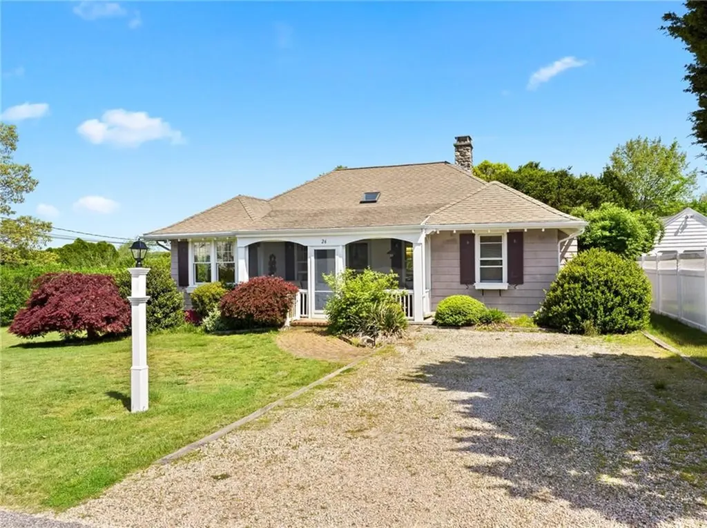 26 Stratford Avenue Narragansett RI 02882
