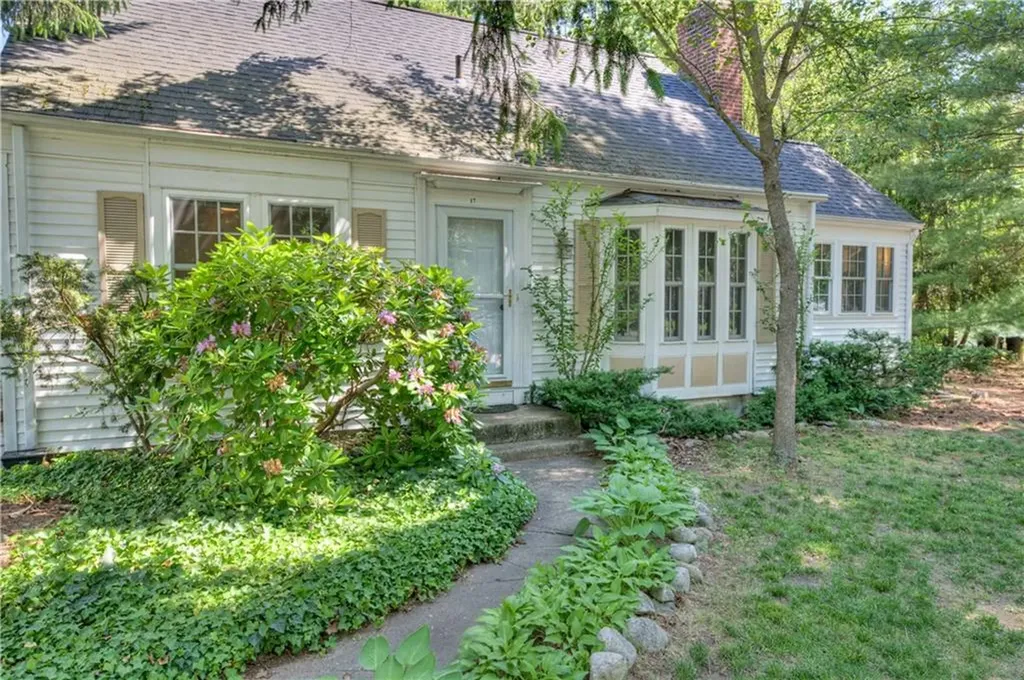 17 Stanhope Drive Barrington RI 02806