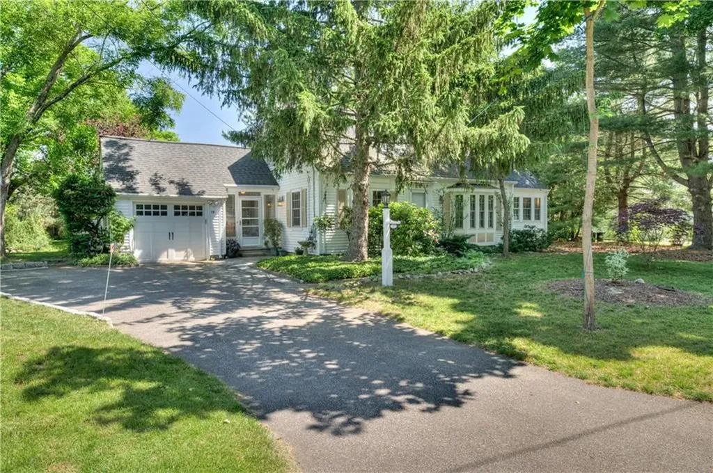 17 Stanhope Drive Barrington RI 02806