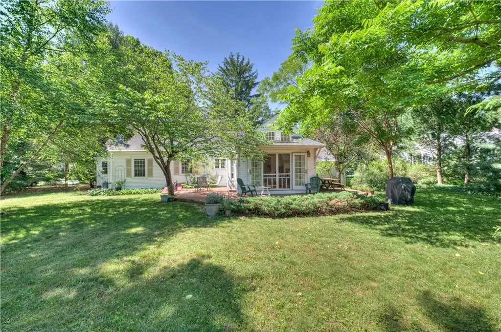 17 Stanhope Drive Barrington RI 02806