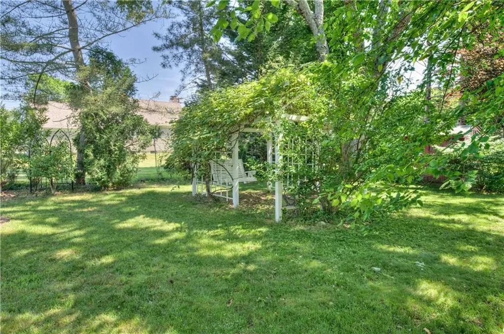 17 Stanhope Drive Barrington RI 02806