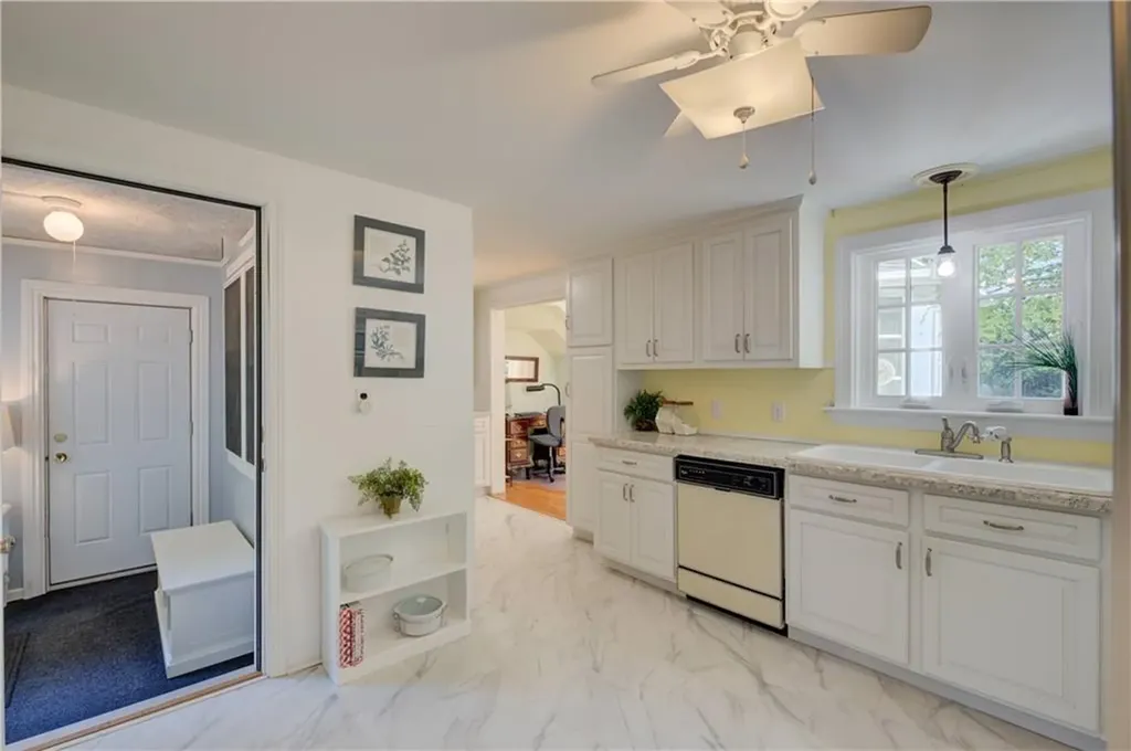 17 Stanhope Drive Barrington RI 02806