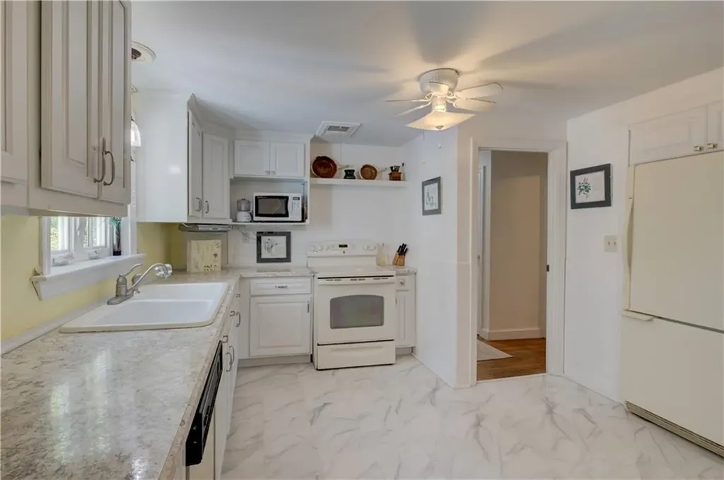 17 Stanhope Drive Barrington RI 02806