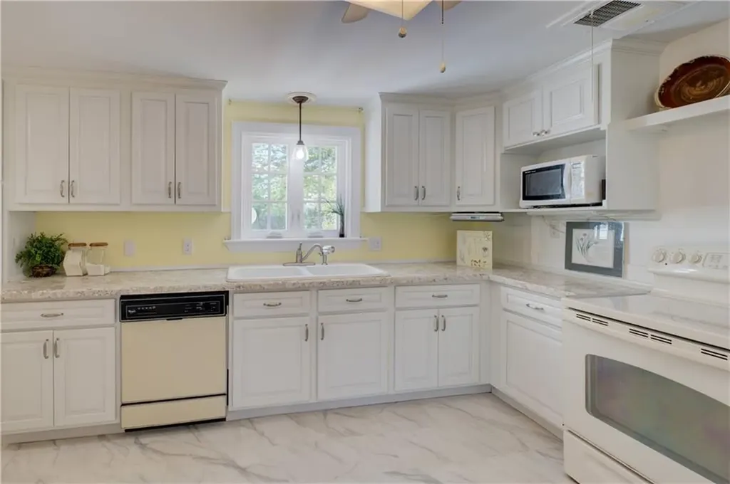 17 Stanhope Drive Barrington RI 02806