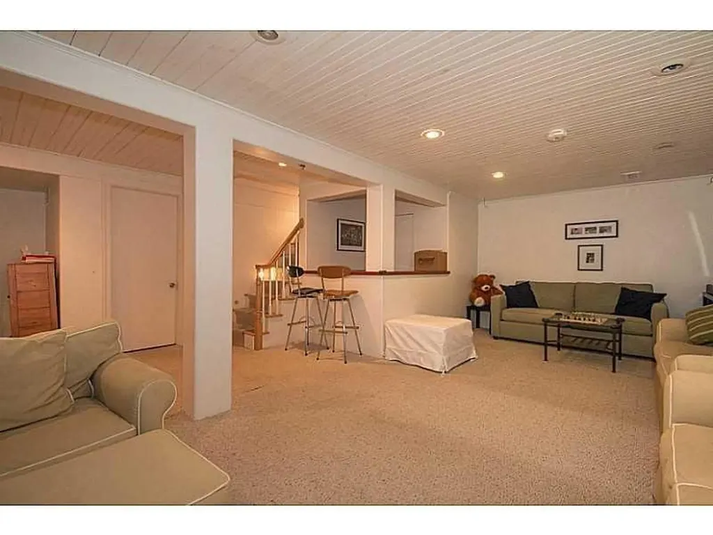 64 Sargent Avenue Providence RI 02906