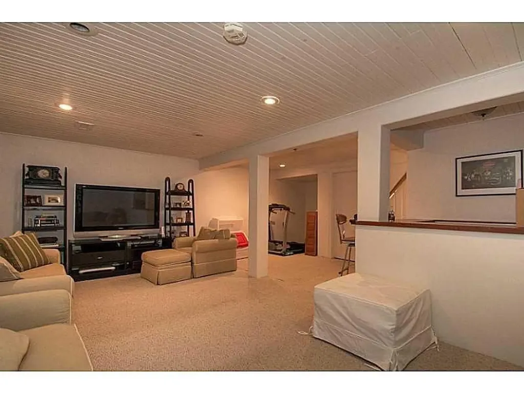 64 Sargent Avenue Providence RI 02906