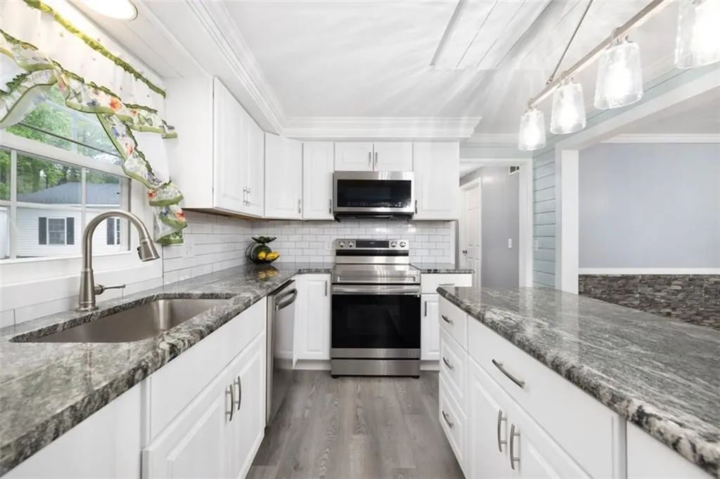 268 Log Road Smithfield RI 02917