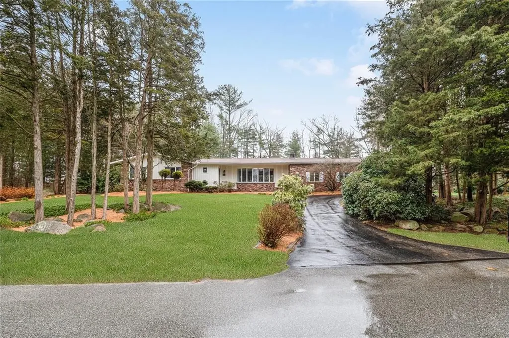 40 Spring Valley Drive East Greenwich RI 02818