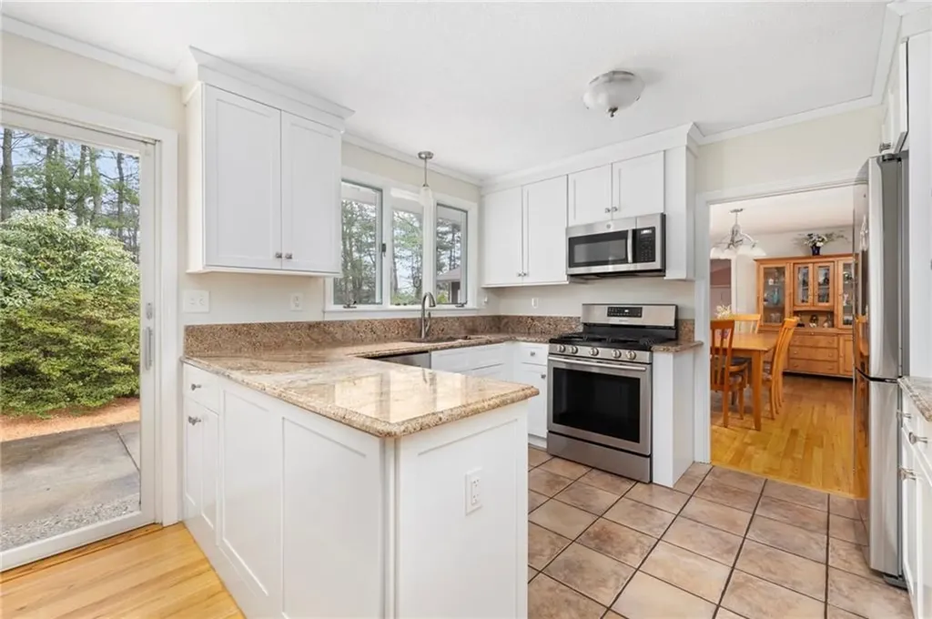 40 Spring Valley Drive East Greenwich RI 02818