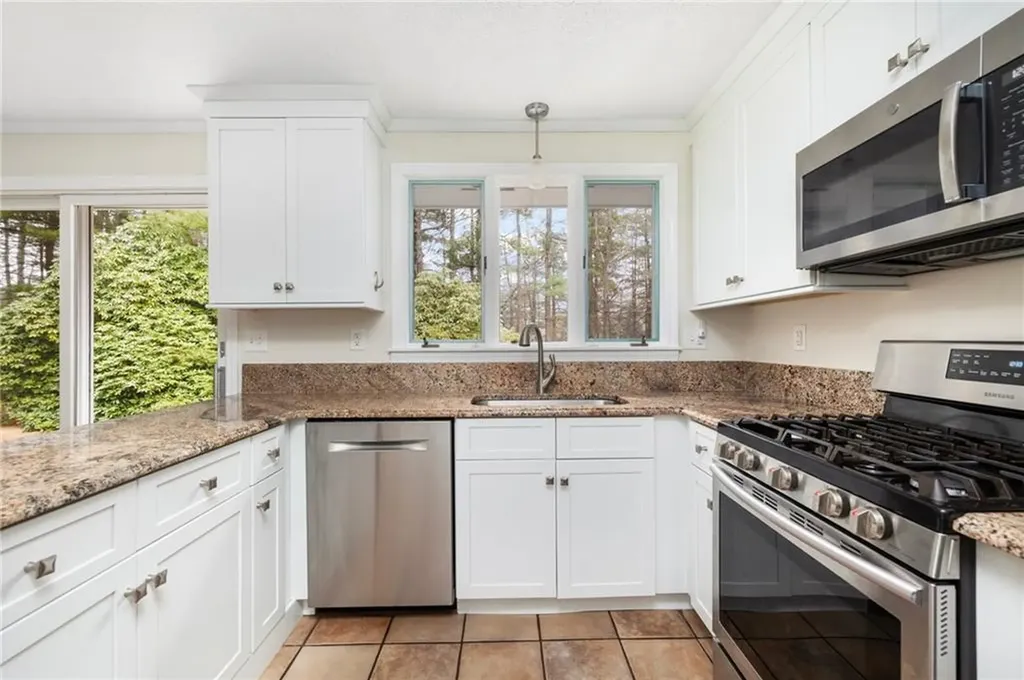 40 Spring Valley Drive East Greenwich RI 02818