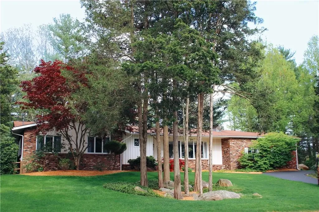40 Spring Valley Drive East Greenwich RI 02818