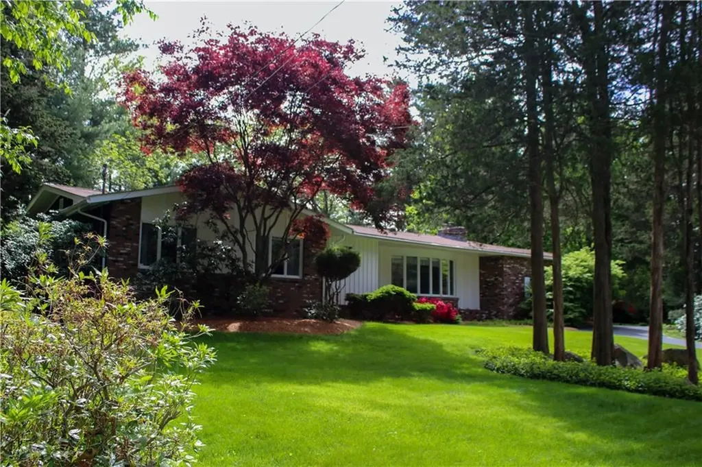 40 Spring Valley Drive East Greenwich RI 02818