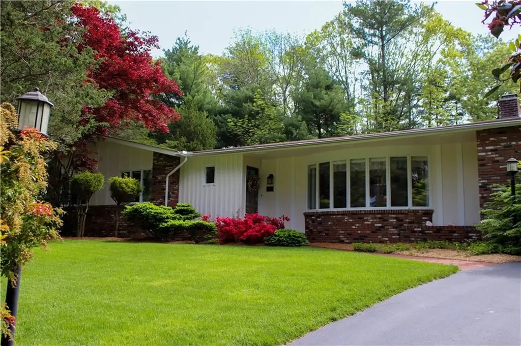 40 Spring Valley Drive East Greenwich RI 02818