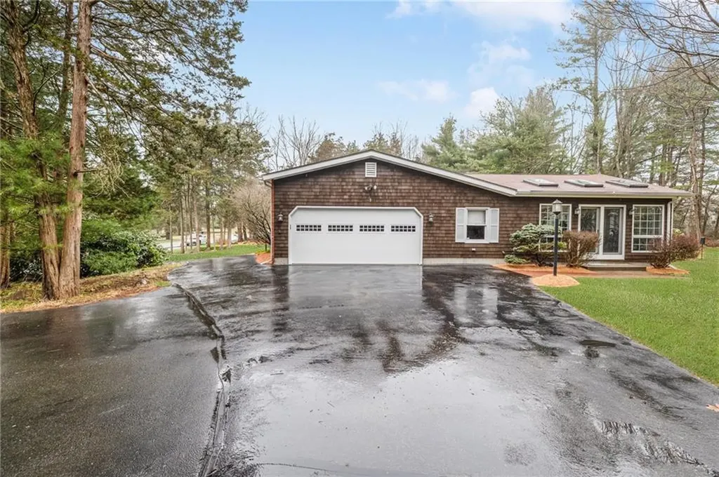 40 Spring Valley Drive East Greenwich RI 02818