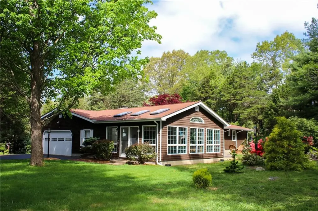 40 Spring Valley Drive East Greenwich RI 02818
