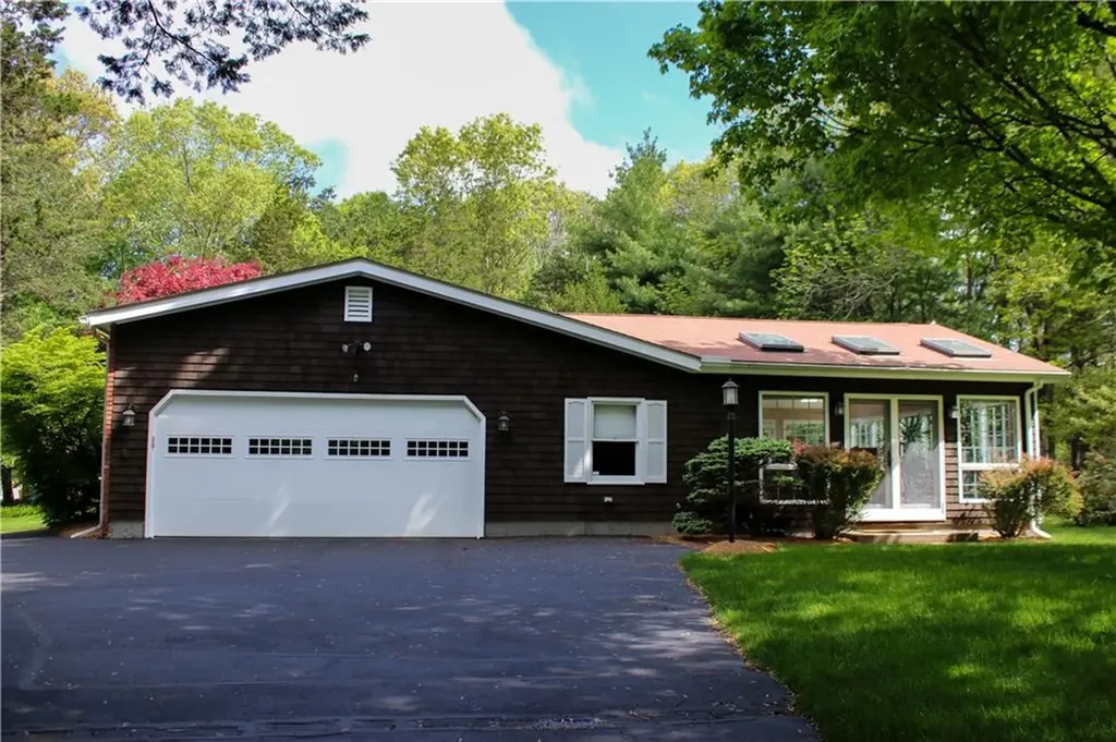 40 Spring Valley Drive East Greenwich RI 02818