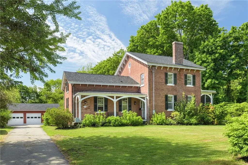 624 Maple Avenue Barrington RI 02806