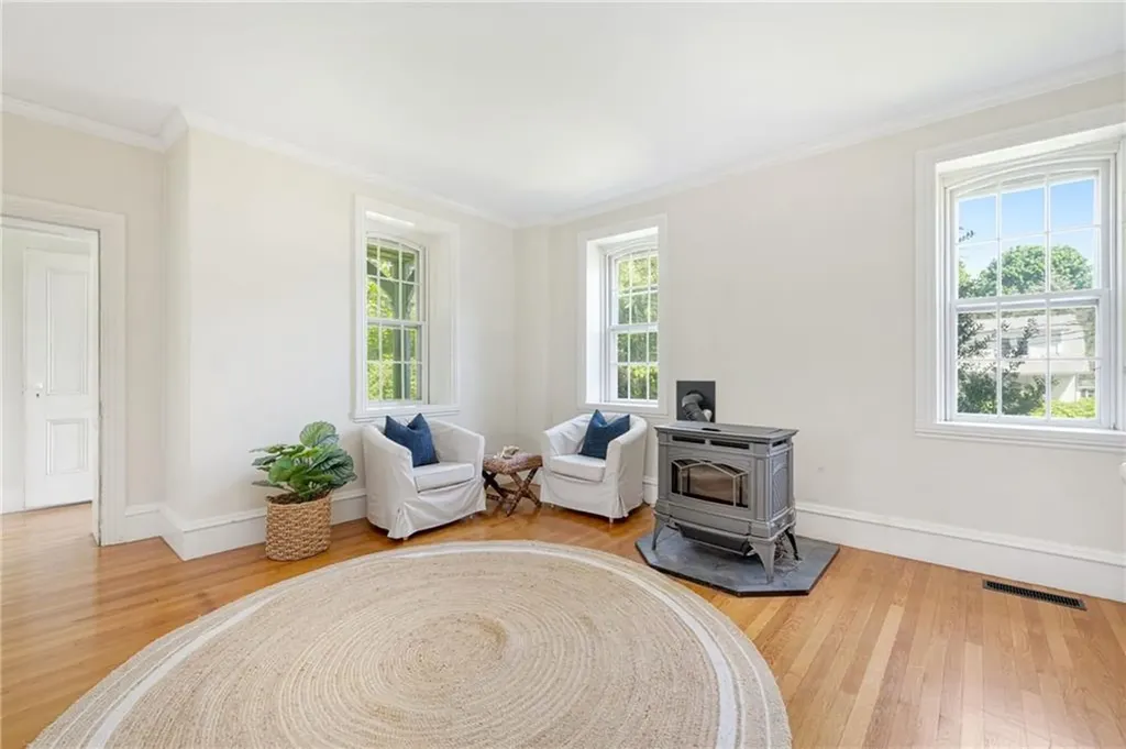 624 Maple Avenue Barrington RI 02806
