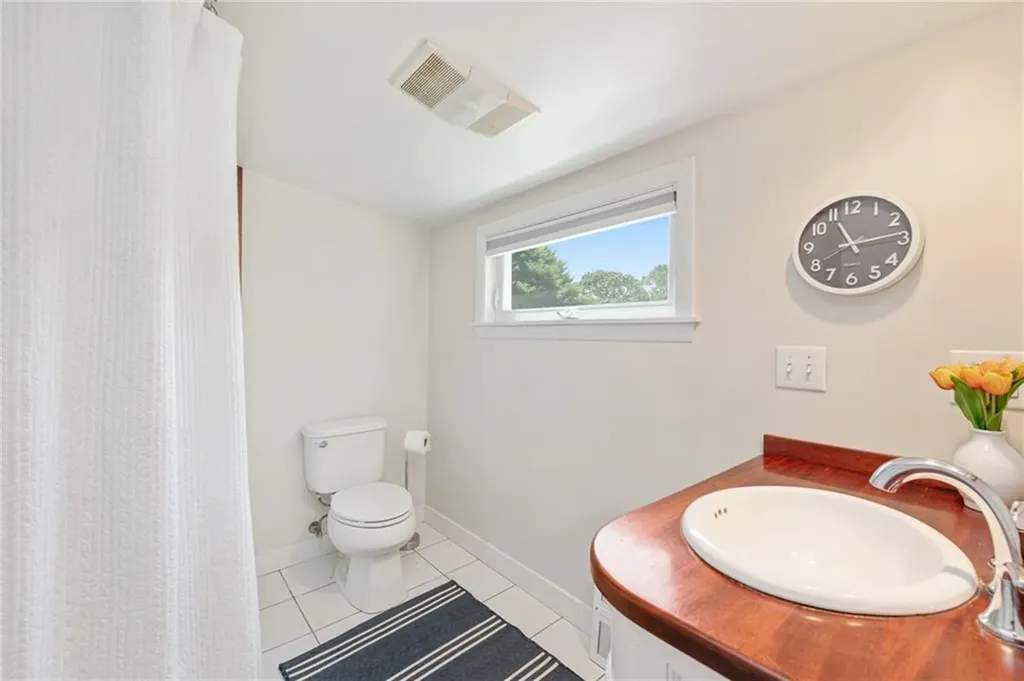 624 Maple Avenue Barrington RI 02806
