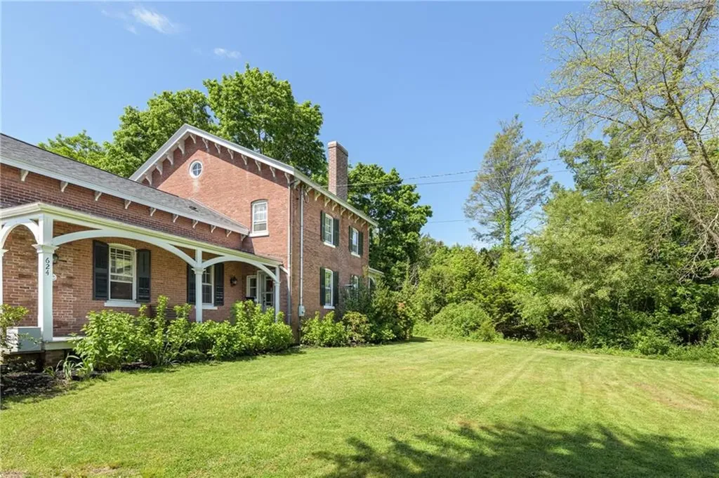 624 Maple Avenue Barrington RI 02806