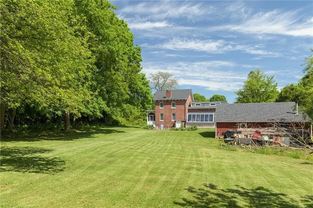 624 Maple Avenue Barrington RI 02806