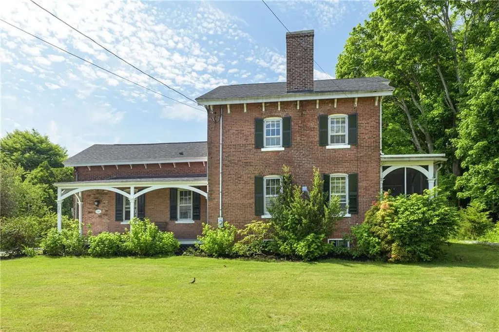 624 Maple Avenue Barrington RI 02806