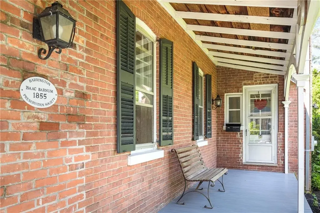 624 Maple Avenue Barrington RI 02806