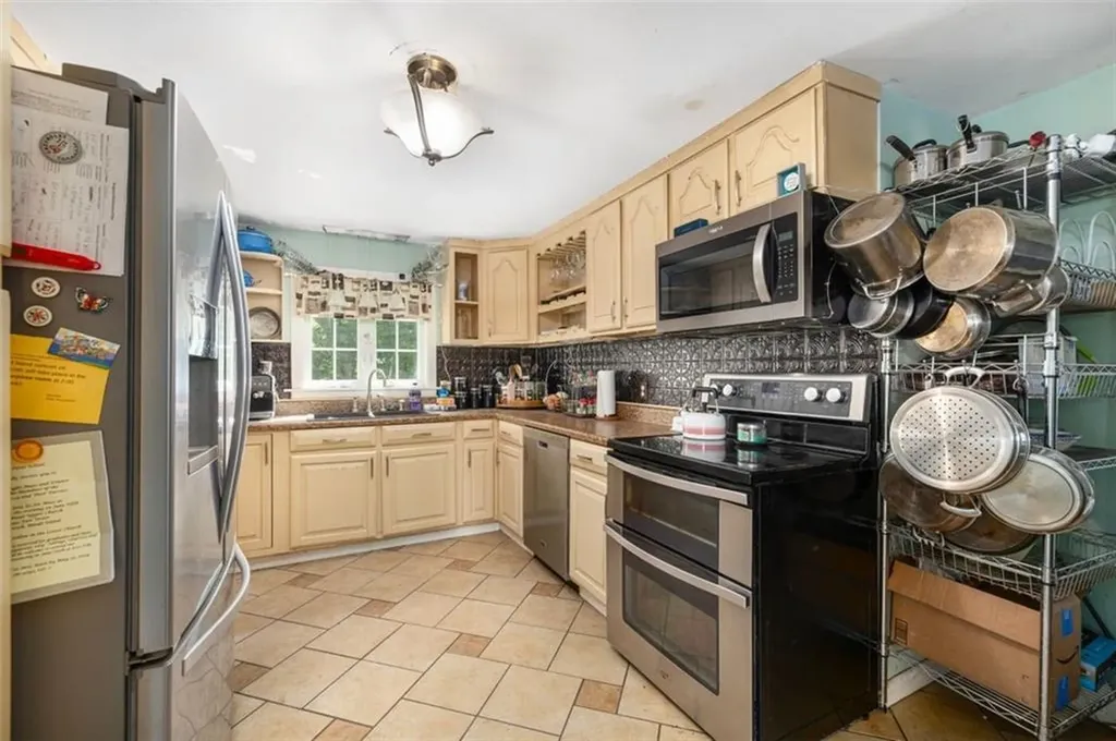 244 Sumner Avenue Warwick RI 02888