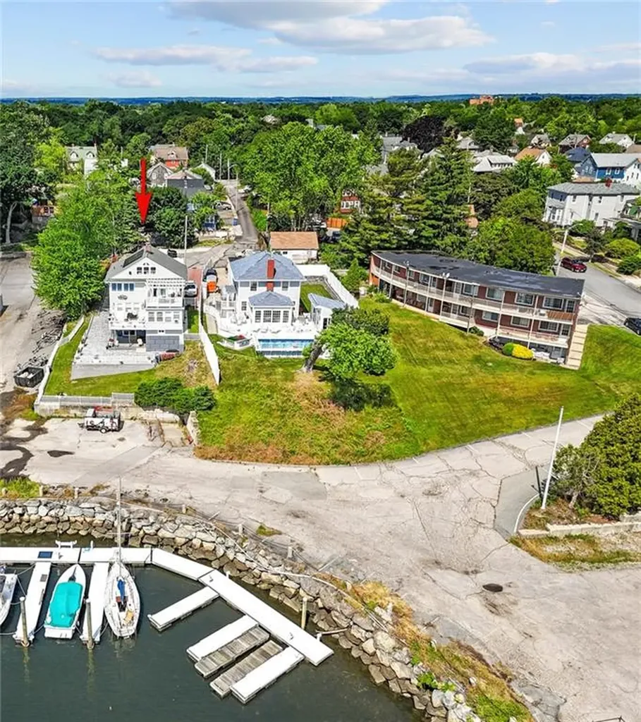 12 Rushton Drive Cranston RI 02905