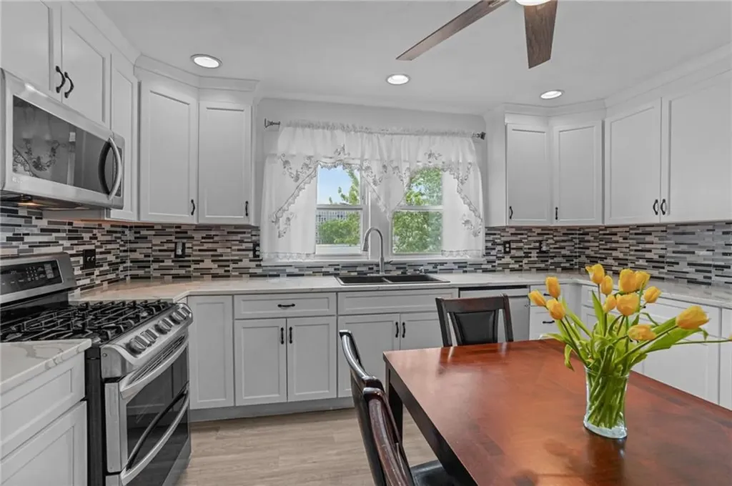 12 Rushton Drive Cranston RI 02905