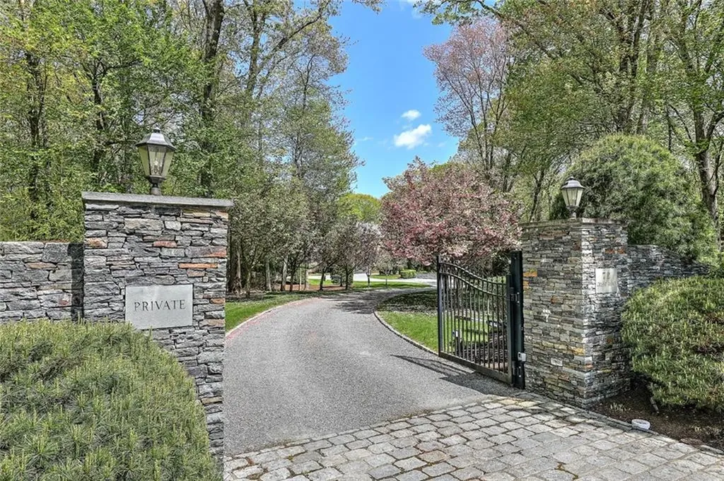 72 Great Road East Greenwich RI 02818