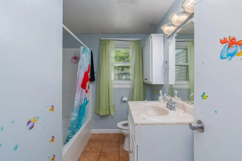 32 Oak Tree Avenue Warwick RI 02886