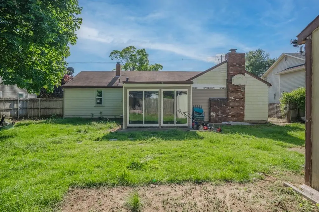 32 Oak Tree Avenue Warwick RI 02886