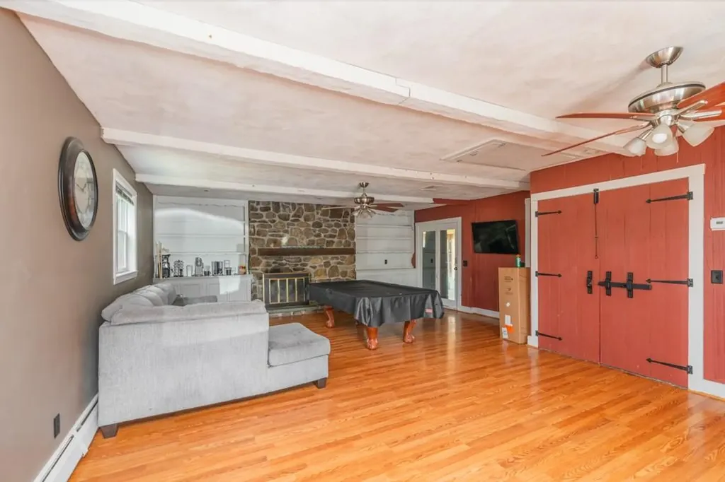 32 Oak Tree Avenue Warwick RI 02886