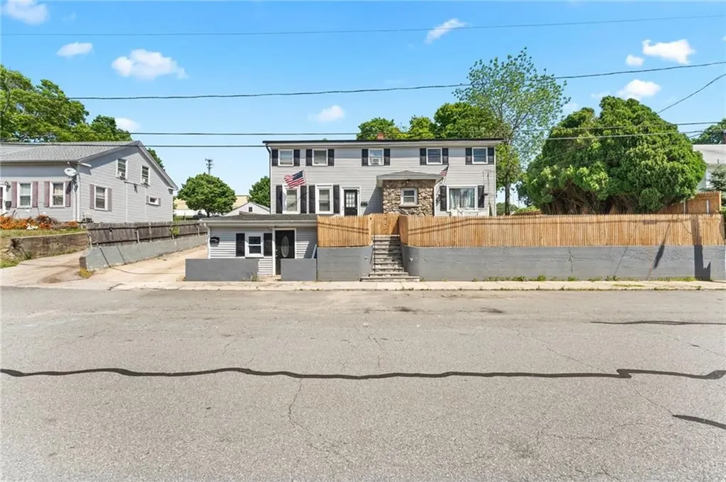 107 109 Earl Street West Warwick RI 02893