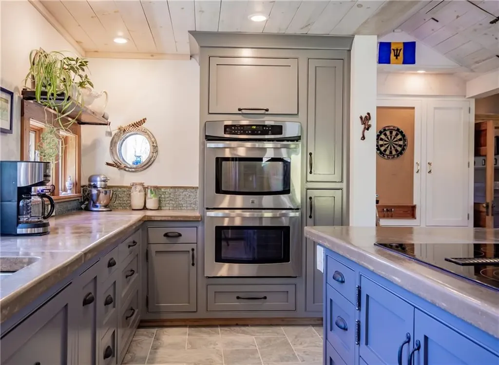 151 Ellery Avenue Middletown RI 02842