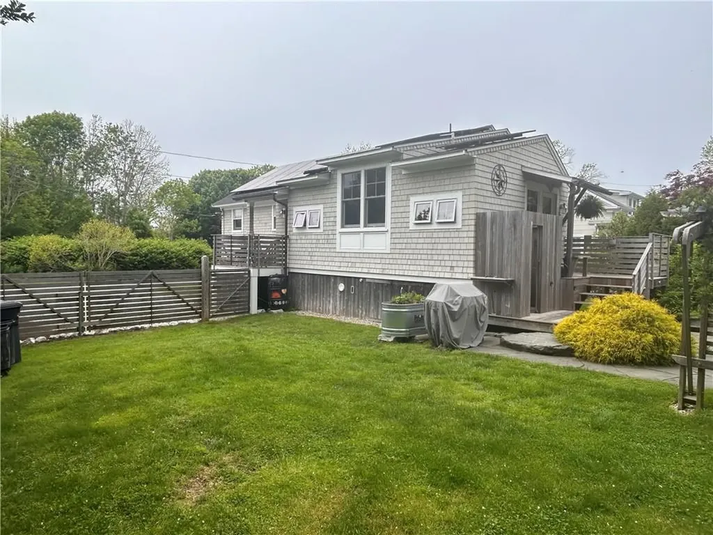 151 Ellery Avenue Middletown RI 02842