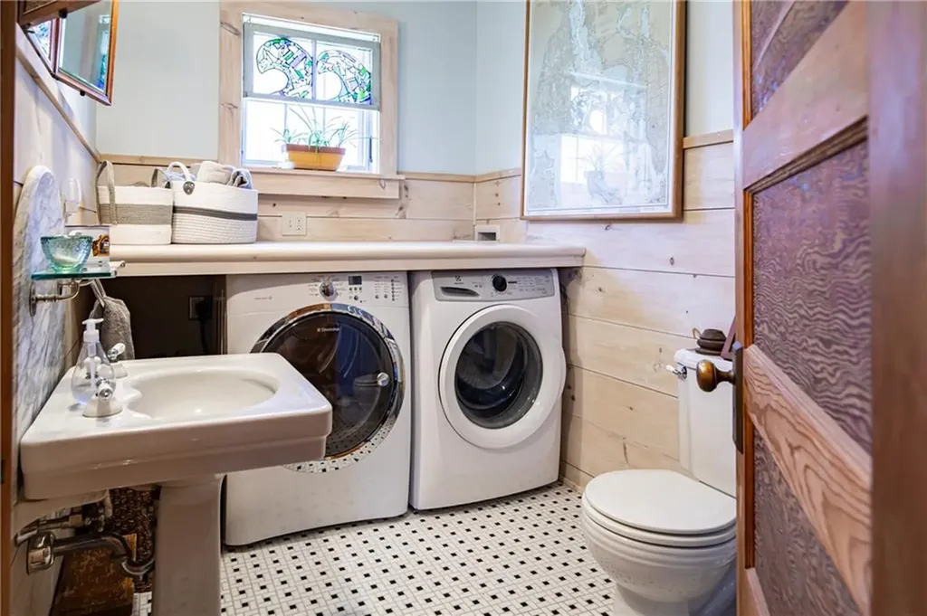 151 Ellery Avenue Middletown RI 02842